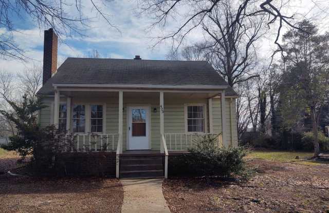 2 bedroom 1 bath house available! Pet friendly!