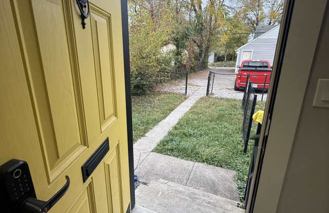 4522 E Washington St