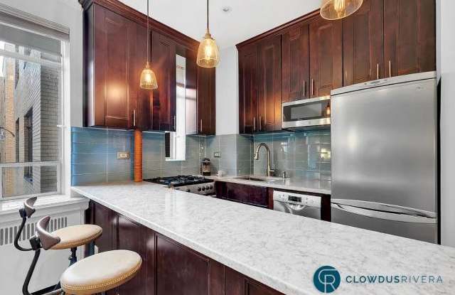 Photo of 250 West 24th Street