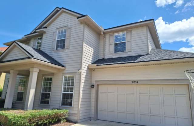 Single Family home in Mandarin