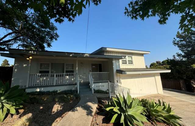 6 Bed/ 5 Bath on Campanile! Large back area! (Lease out, pending signatures. Check back in a few days!)