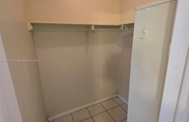 1812 SW 11th Ct