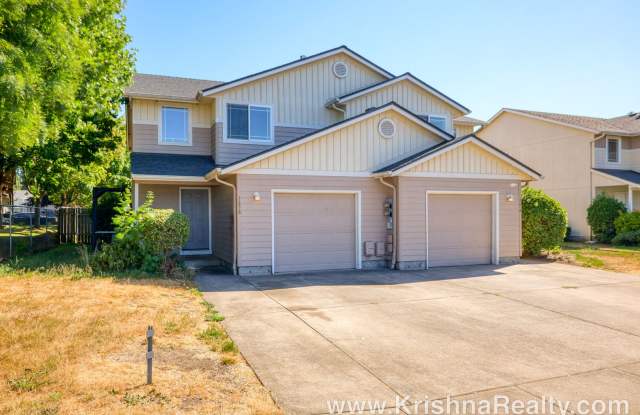 Lovely *UPGRADED* 3 BD* 2.5 BA Duplex Located In Quiet Neighborhood in Keizer *Large Backyard*  *Centrally Located* photos photos
