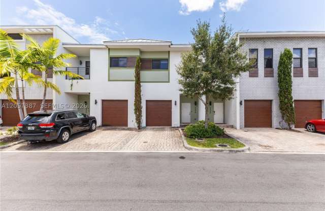 4444 NW 9th St