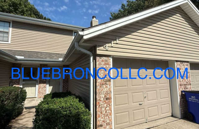 This one will go fast, marvelous 2 bedroom for great price in Lee's Summit