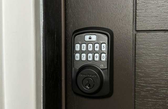 1758 W 36th Street 1/2