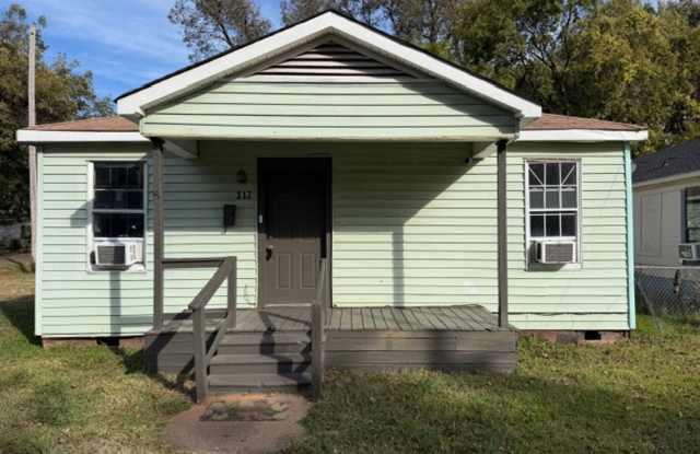 Photo of Charming 3-Bedroom Home on a Corner Lot in Central Bossier City