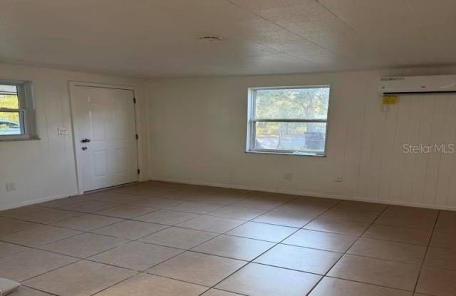 9811 N JASMINE AVENUE