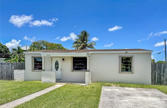 5245 SW 98th Ct - 5245 Southwest 98th Court, Olympia Heights, FL 33165