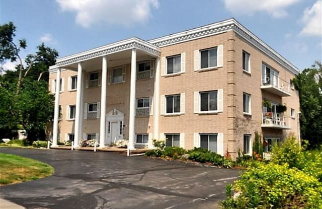 4040 W Bancroft Apt #2W - 4040 W Bancroft St, Ottawa Hills, OH 43606