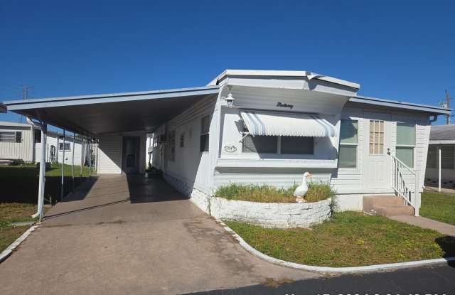 South Gate mobile home. Less than 30 min to Clearwater Beach