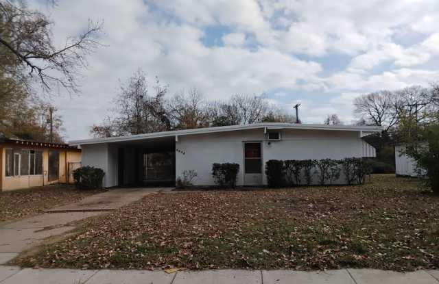 New Paint  New laminate flooring throughout home!!