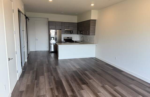 4965 S Centinela Ave