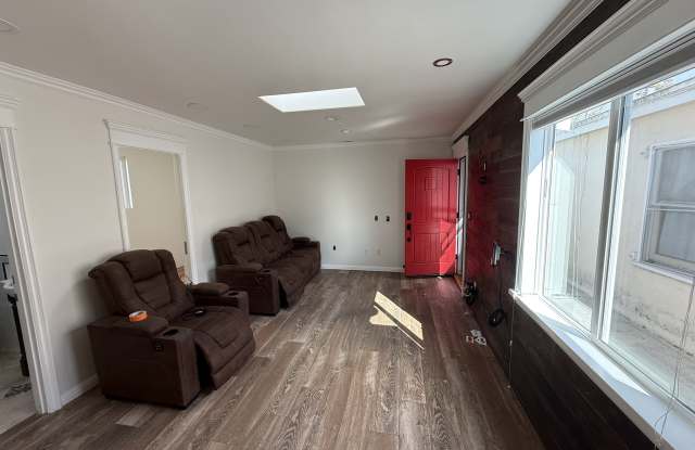 12317 Culver Boulevard