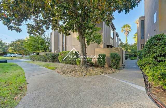 Wonderful Updated Woodside East 2bd/2.5ba Townhouse!