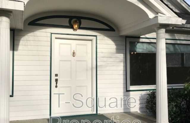 9056 Avondale Road NE