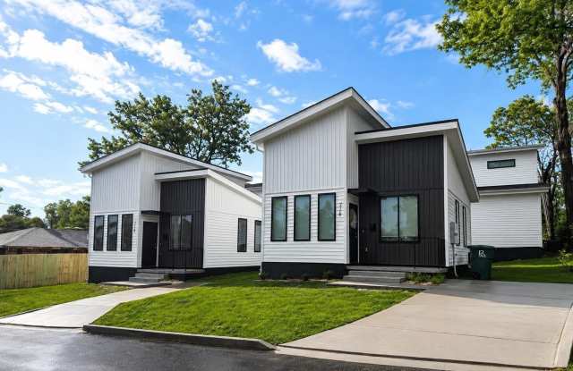 718 W Short 32nd Street