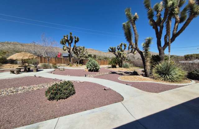 3 bed/2 bath in Country Club Estates available now!