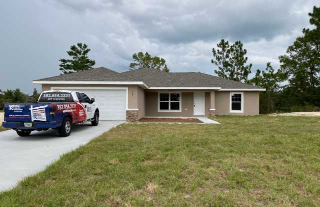 Photo of Custom Home - Desirable SW Ocala Neighborhood 3/2/2 **Won't Last**