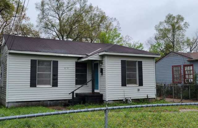 Nice 2 bedroom/1 bath home with Central Air  Heat - 610 West 75th Street, Shreveport, LA 71106