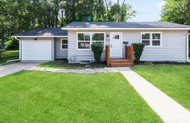 1533 Ridgewood Ave - 1533 Ridgewood Avenue, Ames, IA 50010