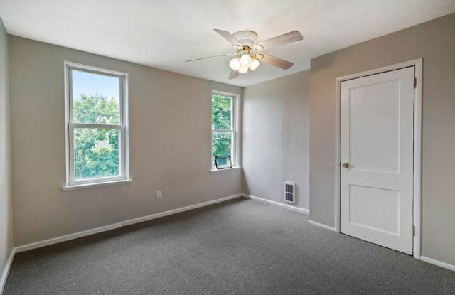 $250 OFF 1ST MONTH OF RENT THRU JULY 31! Convenient 2 Bedroom home in Mt. Washington available now!!