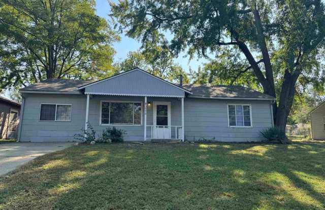 Charming 3/1 House in Topeka For Rent