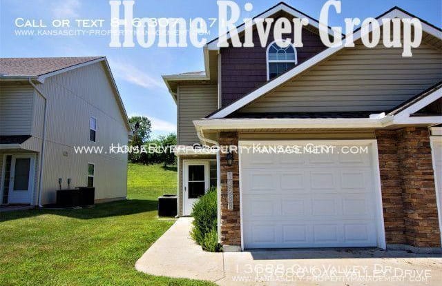 13688 Oak Valley Dr - 13688 Oak Valley Drive, Platte County, MO 64079