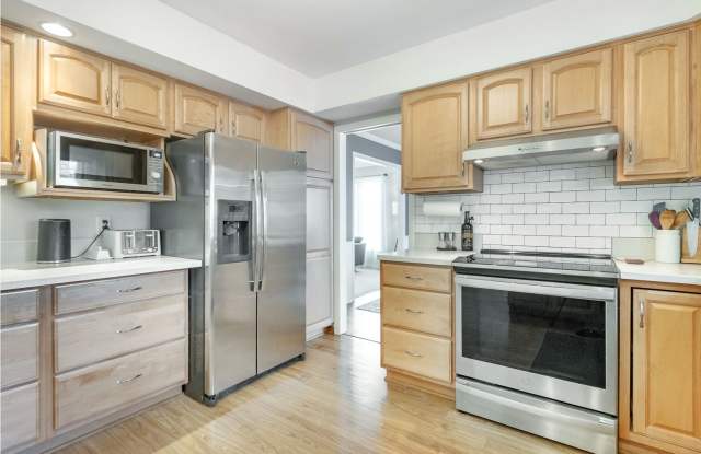 Fully Furnished 5 Bedroom 2.5 Bathroom in Madison, WI