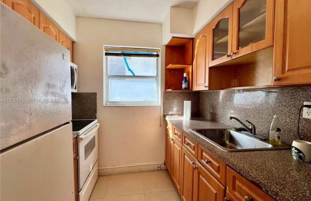 Photo of 7434 Harding Ave