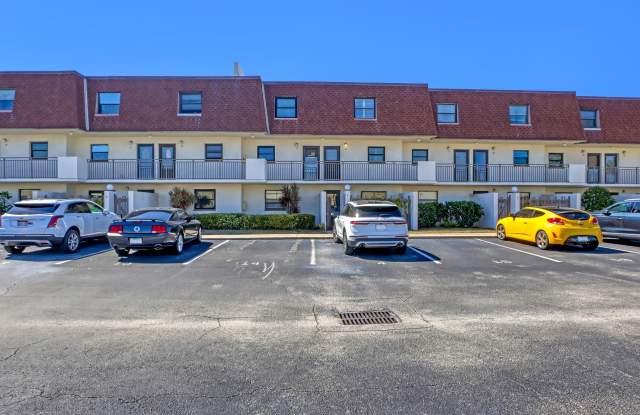 170 Paradise Boulevard unit: 14