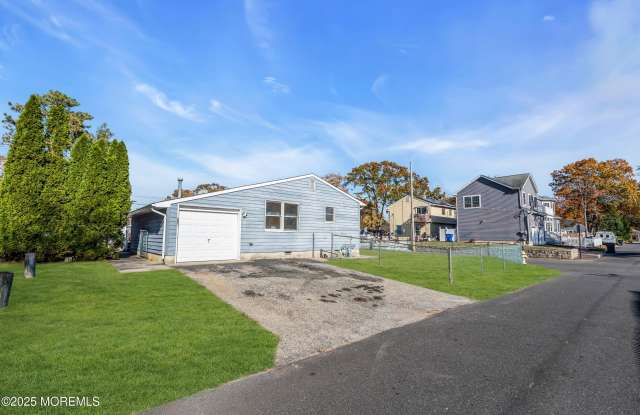 526 Bradley Boulevard