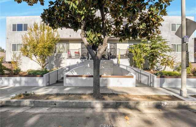 Photo of 6643 De Longpre