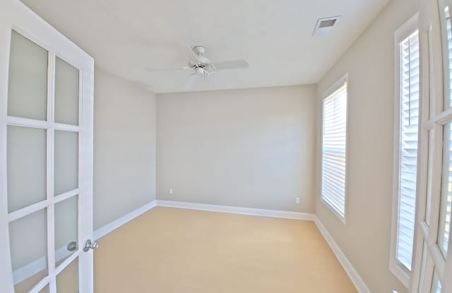 437 Bedford Crossing