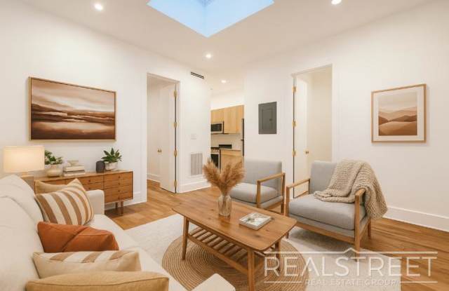 Photo of 522 Eastern Parkway