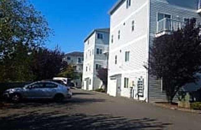 2516 Douglas Ave Unit C31