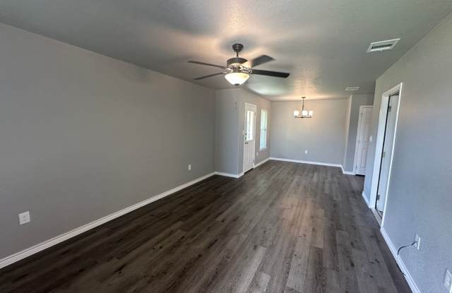 AVAILABLE NOW - (SECTION 8 ACCEPTED)