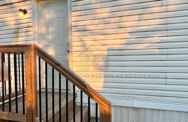 3 Bedroom Mobile Home! Available NOW! Middleburry!