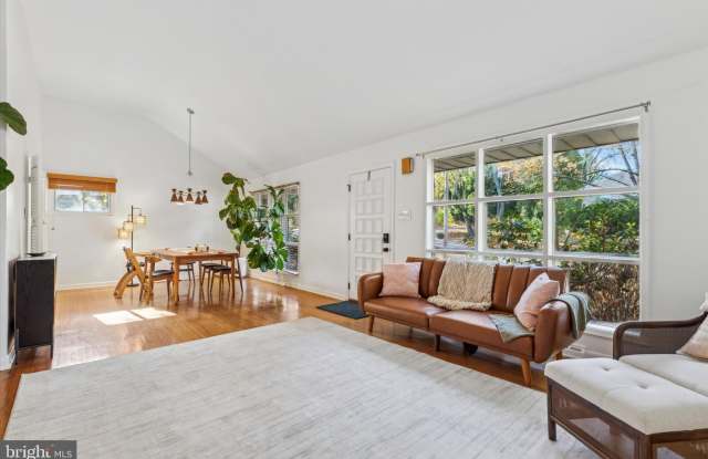 Photo of 135 CORNELL Road