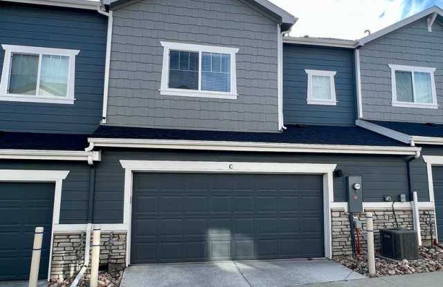 Almost New 3BD 2.5Bath Townhouse