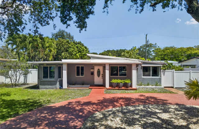 211 S 57th Way