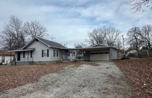 718 I St NW - Miami OK