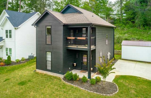 Photo of 1046 S Seminole Drive