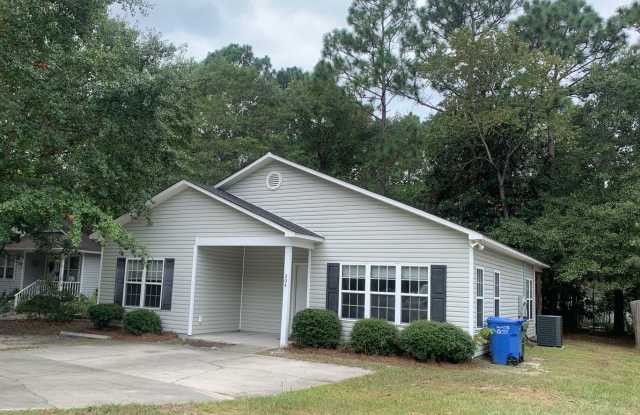 $500 OFF 1ST MONTHS RENT! 3 Bedroom 2 Bath House Available now on Charter Drive