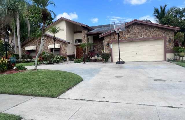 4485 NW 64th Ter