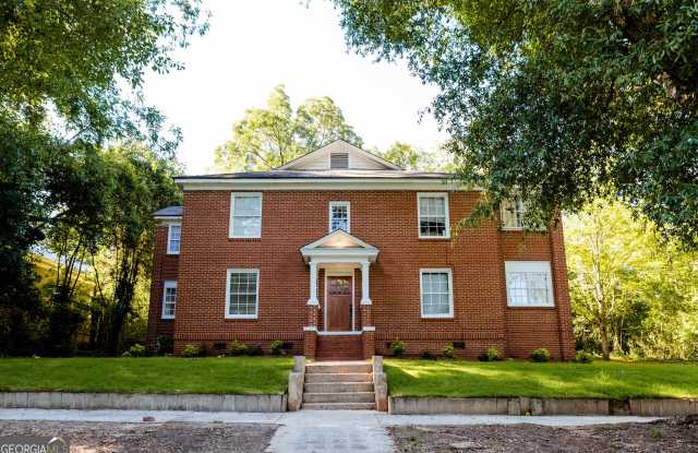 111 E Screven Street