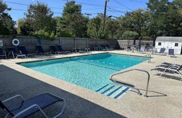 Photo of 6 Whitman Rd.