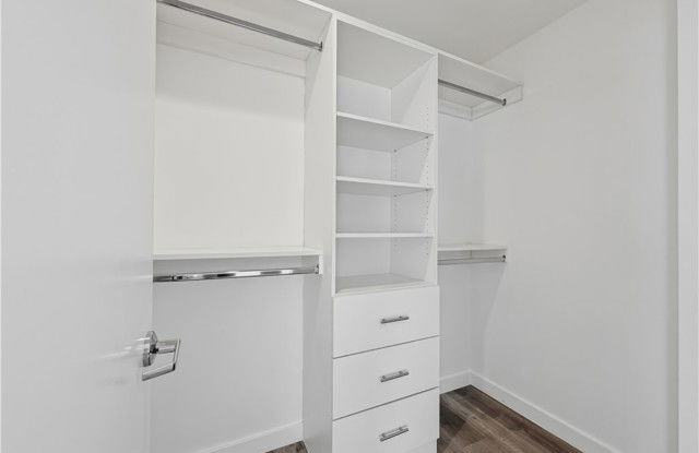 10918 1/2 Hesby Street