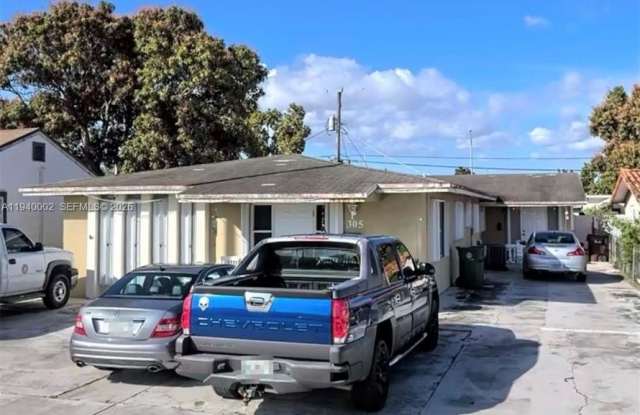 Photo of 307 E 14th St