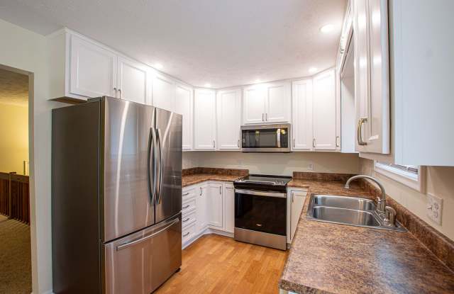 3 Bedroom / 2 Bath Home off 108th and Q!